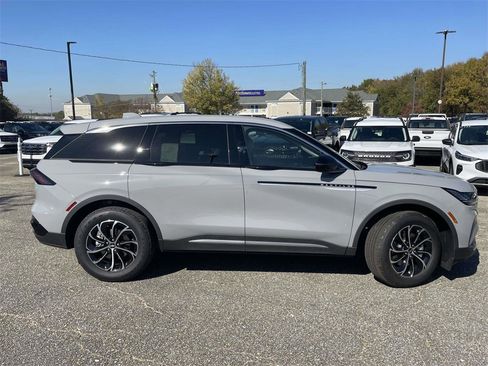 New 2026 Lincoln Nautilus Premier image 2