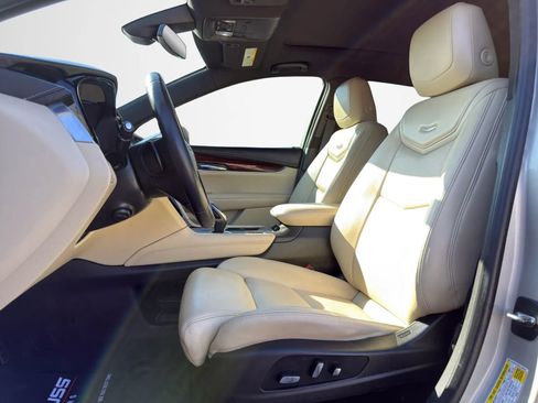 Used 2017 Cadillac XT5 Premium Luxury FWD image 10