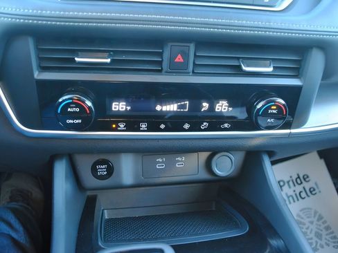 Used 2025 Nissan Rogue SV image 25