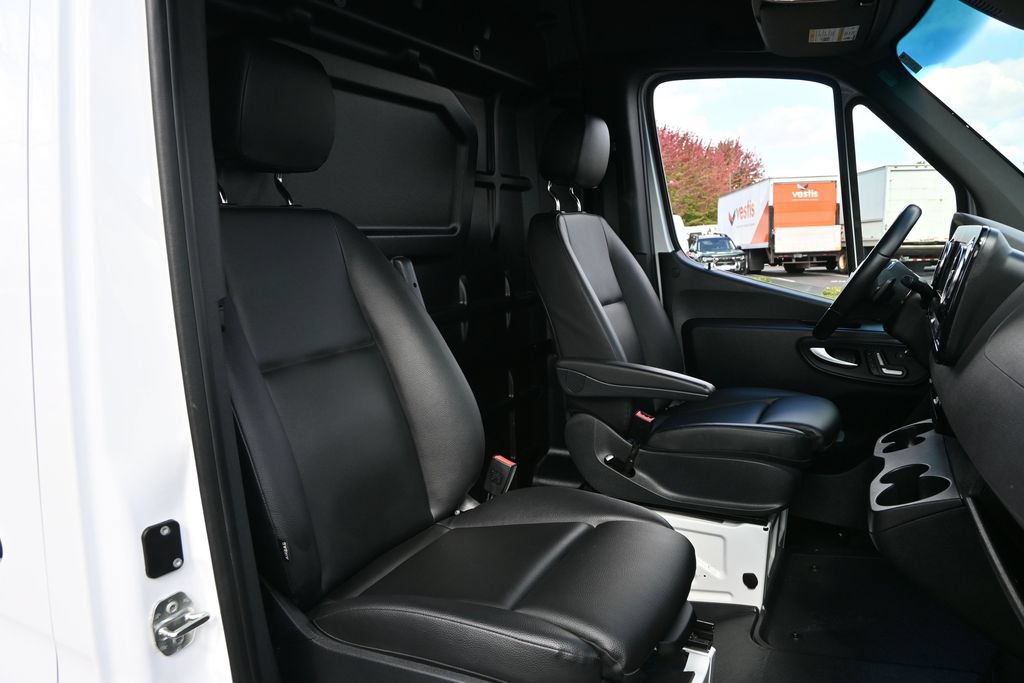 Used 2023 Mercedes-Benz Sprinter 2500 image 31