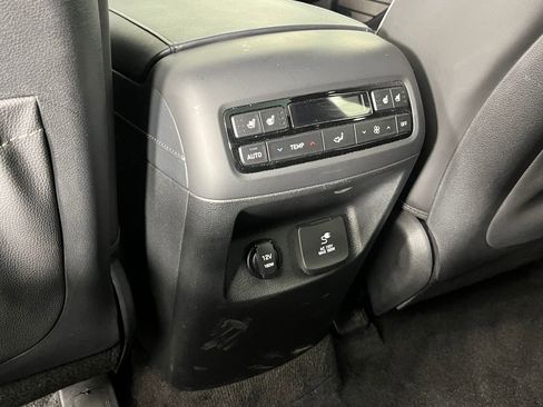 Used 2021 Hyundai Palisade Calligraphy w/ Winter Package image 28