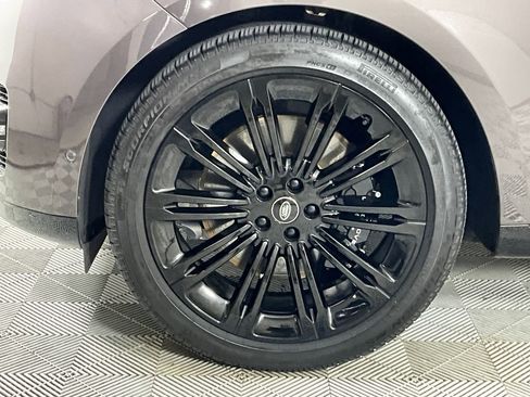 Certified 2025 Land Rover Range Rover Long Wheelbase SE image 29