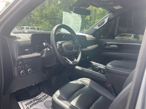 Used 2025 Chevrolet Tahoe Z71 w/ Comfort Package AWD/4WD image 15