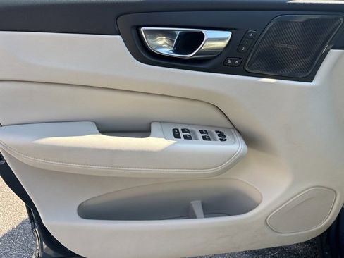 Certified 2023 Volvo XC60 B5 Plus w/ Protection Package Premier image 16