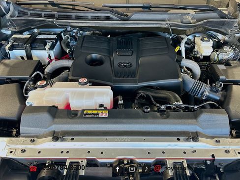 Used 2024 Toyota Tundra SR5 w/ SR5 Premium Package AWD/4WD image 28