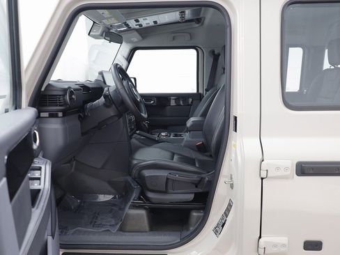 Used 2024 INEOS Grenadier Fieldmaster Edition image 5