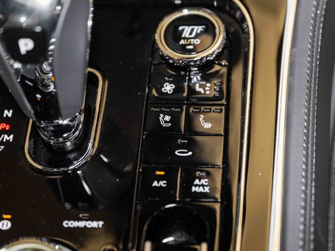 Used 2024 Bentley Continental GT V8 image 39