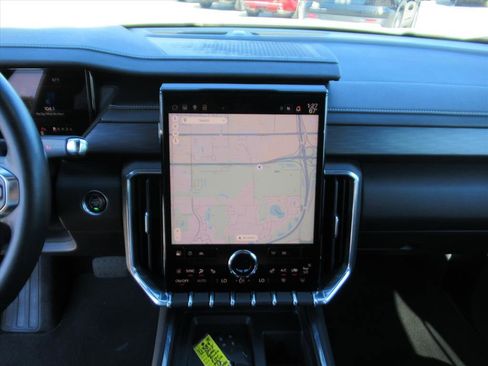 Used 2025 GMC Acadia Elevation image 20