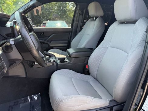 Used 2025 Toyota Tacoma SR5 AWD/4WD image 9