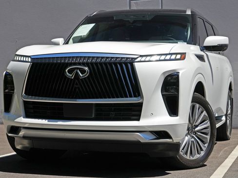 Used 2025 INFINITI QX80 Sensory w/ Premium Cargo Package AWD/4WD image 3