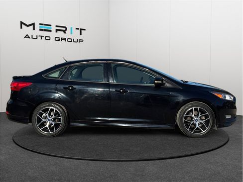 Used 2016 Ford Focus SE w/ SE Sport Package image 10