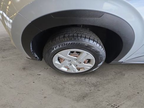 Used 2020 Hyundai Venue SE FWD image 9