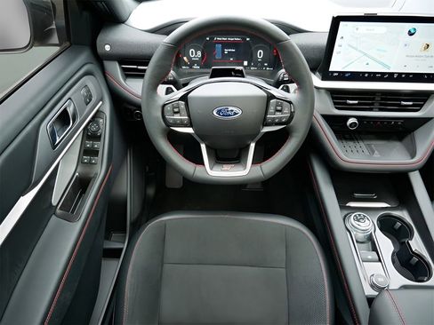 Used 2025 Ford Explorer ST image 14
