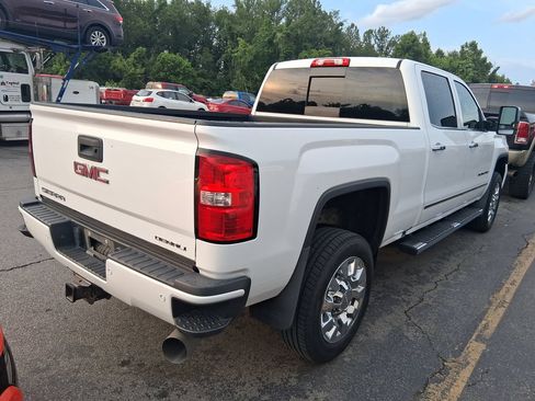 Used 2017 GMC Sierra 2500 Denali w/ Duramax Plus Package AWD/4WD image 4