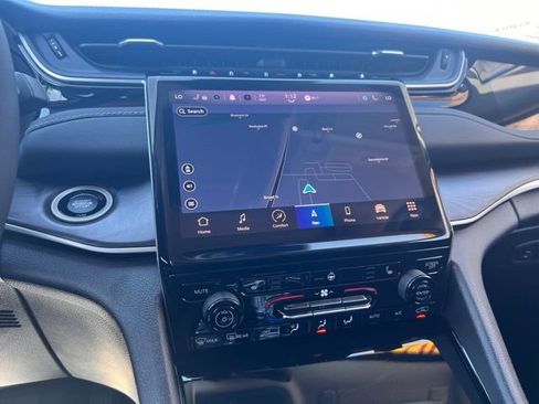 Used 2023 Jeep Grand Cherokee 4WD 4xe image 32