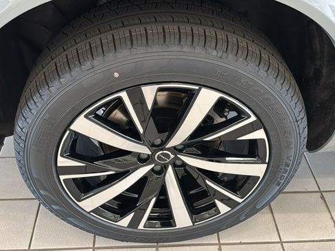New 2026 Volvo XC90 B5 Core AWD/4WD image 32