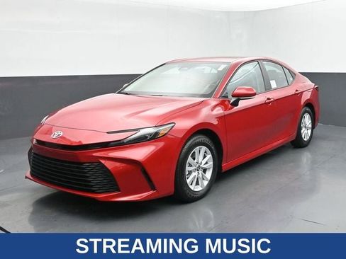 Used 2025 Toyota Camry LE FWD image 5