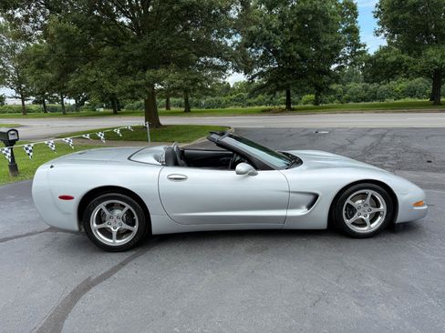 Used 2002 Chevrolet Corvette Convertible w/ Preferred Equipment Group2 RWD image 10