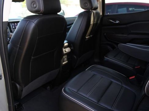 Used 2023 GMC Acadia Denali w/ Denali Ultimate Package AWD/4WD image 27