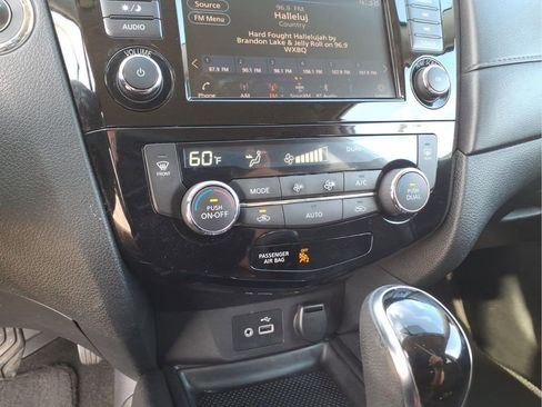 Used 2018 Nissan Rogue SV image 23