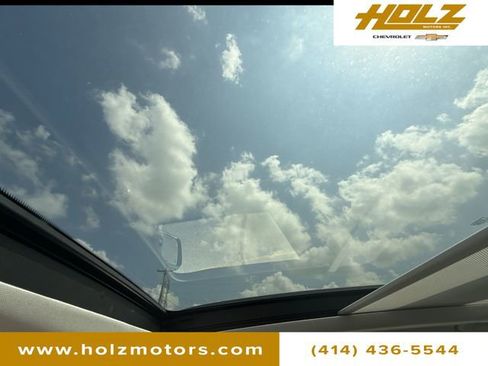 Used 2022 Jeep Renegade Limited w/ Sun, Sound & Wheels Group image 19