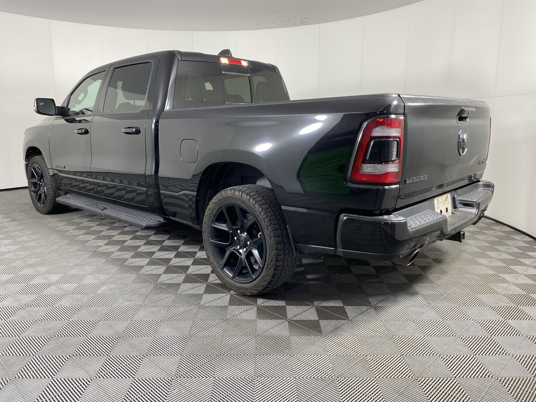 Used 2023 RAM 1500 Laramie AWD/4WD image 4