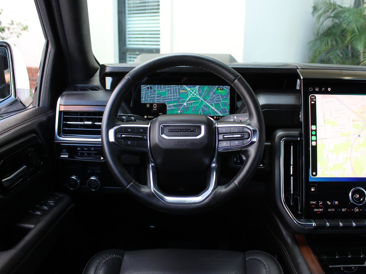 Used 2025 GMC Yukon Denali RWD image 18