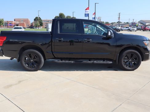 Used 2023 Nissan Titan SV w/ SV Convenience Package AWD/4WD image 4