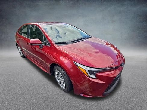 Used 2025 Toyota Corolla LE FWD image 8