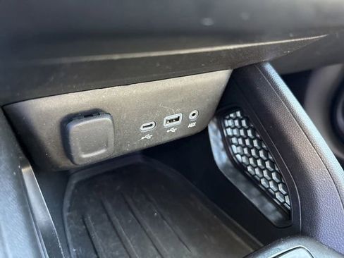 Used 2023 Chevrolet TrailBlazer LT FWD image 35