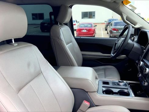 Used 2018 Ford Expedition XLT w/ Equipment Group 202A image 8