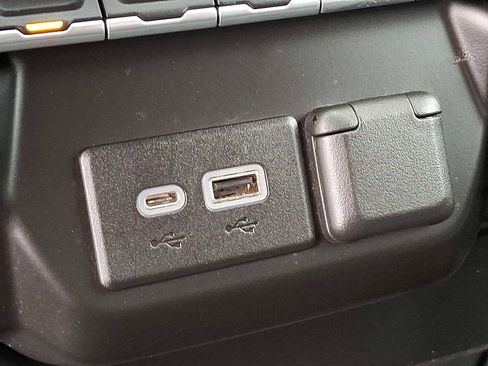 Used 2021 Chevrolet Silverado 1500 Custom image 23