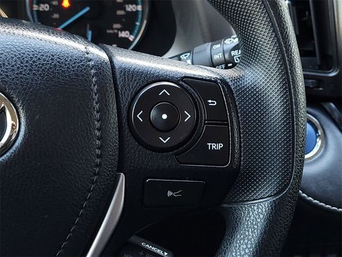 Used 2018 Toyota RAV4 LE image 21