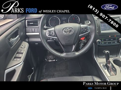Used 2015 Toyota Camry SE FWD image 11