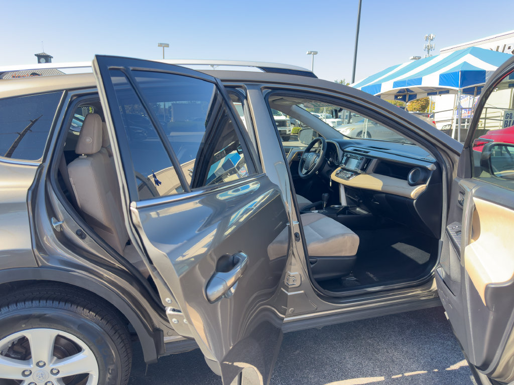 Used 2014 Toyota RAV4 XLE AWD/4WD image 10