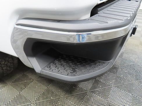 Used 2025 GMC Sierra 2500 SLE image 40