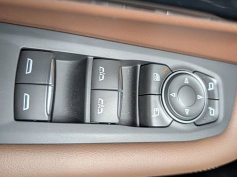 Used 2025 Chevrolet Tahoe High Country image 36