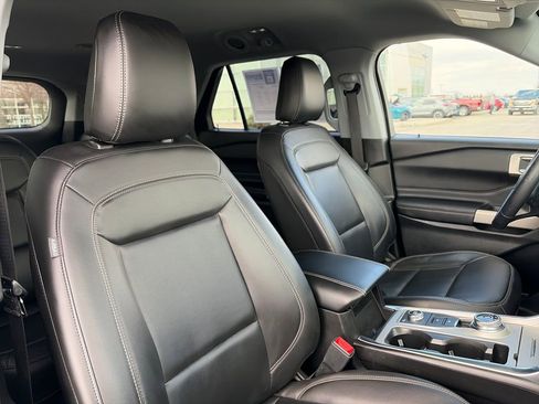Used 2023 Ford Explorer XLT w/ Equipment Group 202A image 12