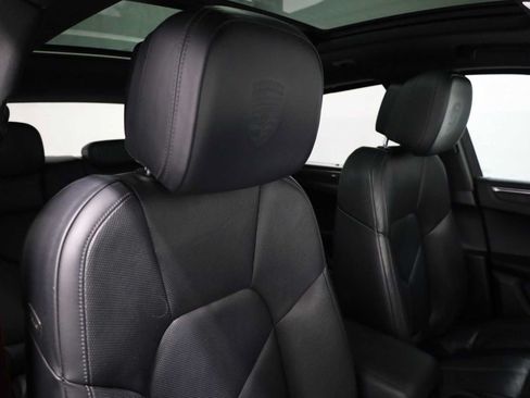 Used 2020 Porsche Macan AWD/4WD image 22