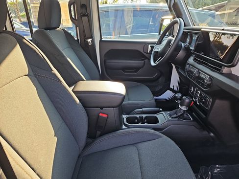 Used 2026 Jeep Gladiator Sport AWD/4WD image 10