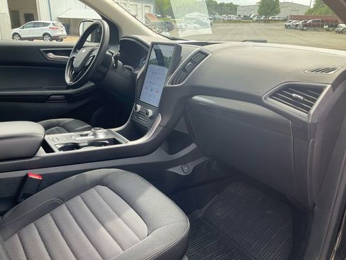 Certified 2022 Ford Edge SE w/ Black Appearance Package AWD/4WD image 11