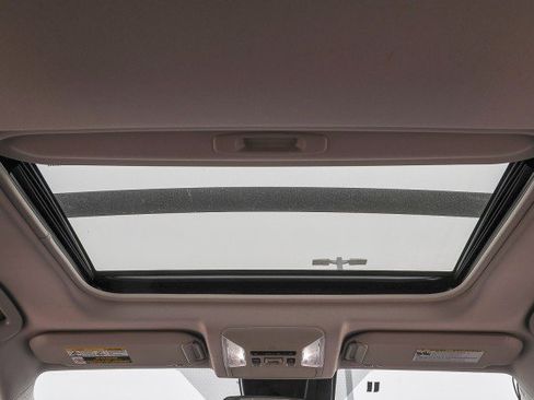 Used 2022 Toyota RAV4 XLE Premium FWD image 39