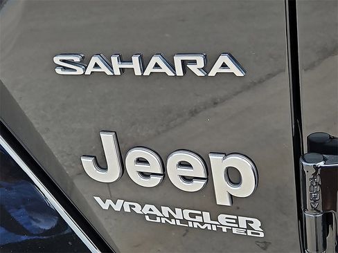 Used 2020 Jeep Wrangler Unlimited Sahara image 15
