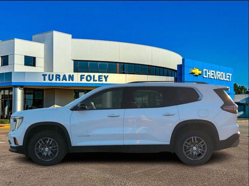 Used 2025 GMC Acadia Elevation image 2