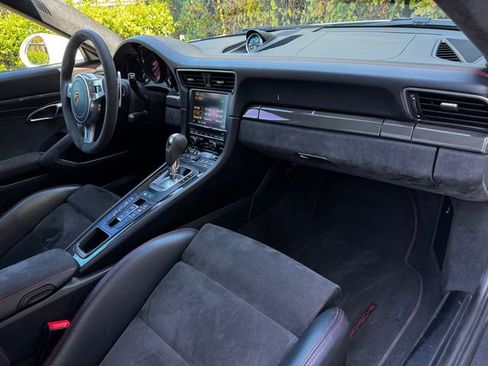 Used 2016 Porsche 911 image 43