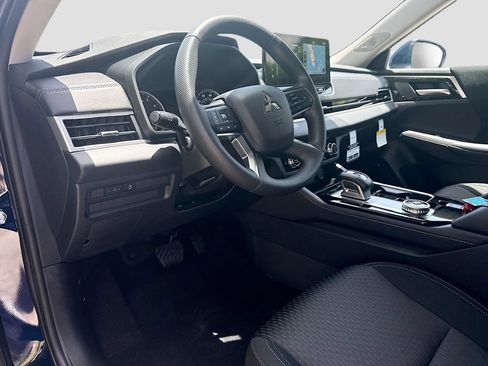 New 2026 Mitsubishi Outlander ES FWD image 9