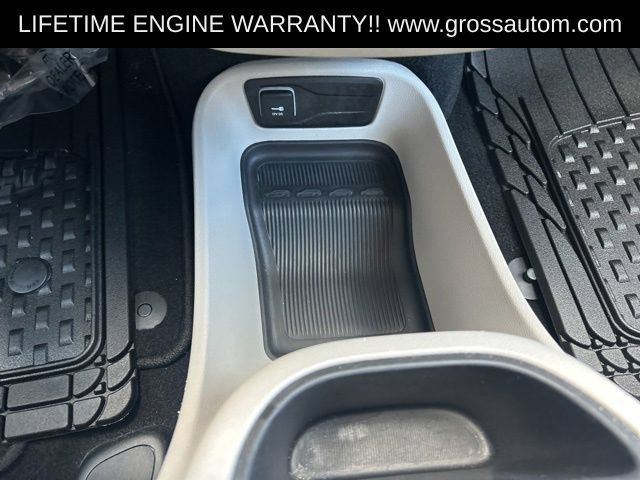 Used 2024 Chrysler Pacifica Touring-L FWD image 32