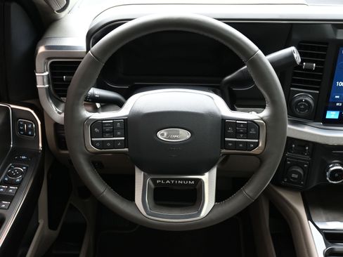 Used 2025 Ford F250 Platinum w/ Platinum Plus Package image 15