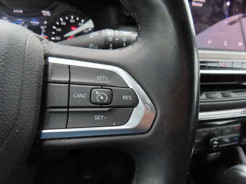 Used 2022 Jeep Compass Altitude w/ Sun and Sound Group image 21