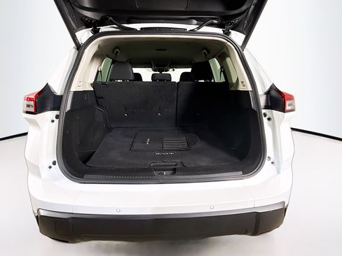 Used 2024 Nissan Rogue SV FWD image 31